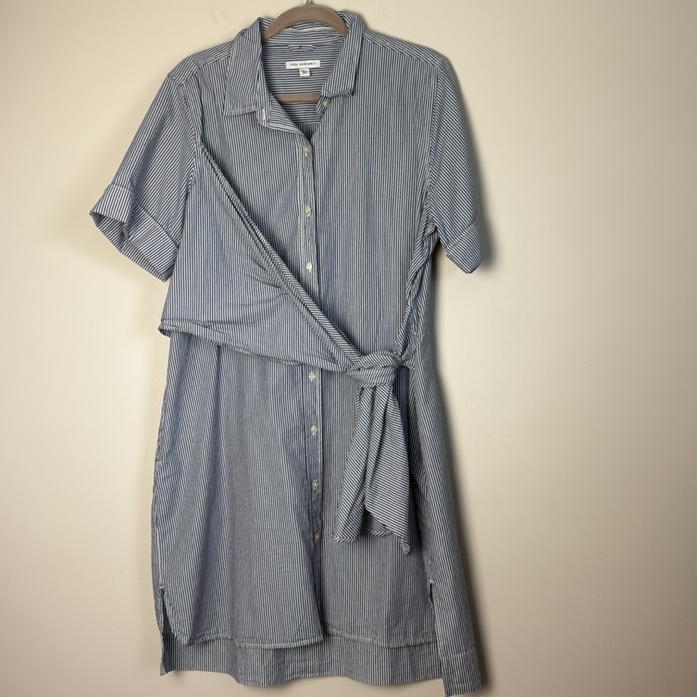 Free Assembly Blue and White Women's Wrap Shirt
Dress with Short Sleeves Size XL - Picture 9 of 13